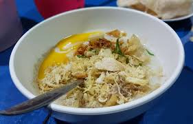 Ayam yang digoreng adalah ayam kampung, namun tidak alot dan rasanya gurih. Bubur Ayam Jakarta Mang Endut Tegalsari Surabaya Lengkap Menu Terbaru Jam Buka No Telepon Alamat Dengan Peta