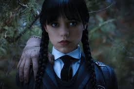 Esto es todo lo que sucedió en Merlina la nueva serie éxito de Netflix:  episodio por episodio