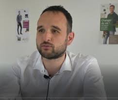 Portrait en images d'Antoine, 33 ans, conseiller foncier en Mayenne depuis  2020