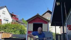 „komm, bau ein haus in der mitte liegt das sonnentuch mit dem gebetswürfel, der jesuskerze und dem messbuch. Komm Bau Ein Haus Youtube