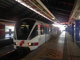Watch the whole journey of rapidkl lrt kelana jaya line from gombak to putra heights, in exclusively high frame rate and no interruptions. Kembaragd Kuala Lumpur Malaysia 22 Disember 2016 Lrt Lembah Klang Laluan Kelana Jaya