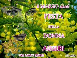 Scarica subito la foto buona festa della mamma festa della donna o sfondo di compleanno bambina carina che dà mamma sopravvissuta al cancro bouquet di margherite di gerbera rosa madre e figlia sorridono. Festa Della Donna 4