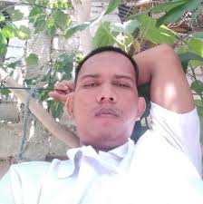 Gusto kita ichat para ipaalala sayo na nandito pa rin ako, pero naalala ko  na alam mo naman na nandito pa ako at wala kalang talagang pakialam.