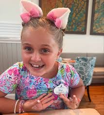 Kelly Catron's Instagram, Twitter & Facebook