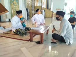 Assyhadu allaaa ilaaha illallaah wa asyhadu anna. Masjid Akbar Jumatan Lagi Milenial Masuk Islam Berdatangan Lagi Bangsa Online Cepat Lugas Dan Akurat