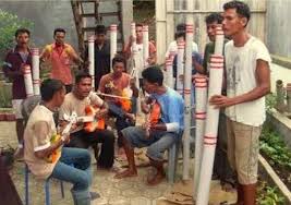 Salah satu contoh kecilnya adalah keberagaman alat musik tradisional berikut ini. 10 Alat Musik Ntt Lengkap Dengan Sejarah Dan Gambar