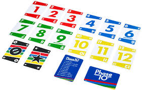 Scoring (punteggio) è una delle parti più importanti di fase 10, poiché il giocatore con il punteggio più basso, alla fine delle 10 mano, vince. Phase 10 Card Game Toys R Us Canada