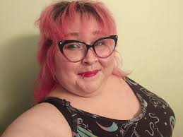 FIF! Just a 5D girl living in a 3D world, and currently riding the dopamine  high of a “Thnks fr th Mmrs” F.O.B. scream sesh while cleaning my kitchen  (iykyk lol). Felt