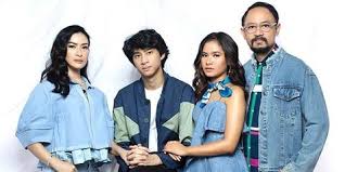 Stay connected to devano danendra on his official app. Iis Dahlia Bangga Devano Danendra Makin Produktif Ciptakan Lagu Kapanlagi Com