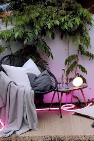 Smarte Outdoor Beleuchtung Fur Den Balkon In 2020 Aussenmobel Outdoor Schlafzimmerleuchten
