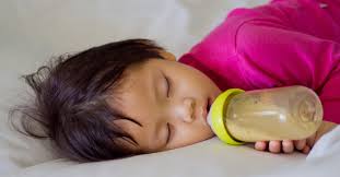 Jika ibu telah mencairkan susu perahan, susu tersebut mesti dihabiskan mengikut waktu yang ditetapkan. Lepas 2 Tahun Kena Stop Ini 7 Risiko Kalau Lengah Ajar Anak Cerai Botol Susu