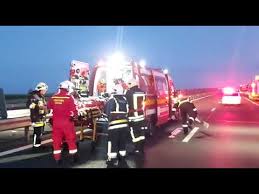 Centrul infotrafic din inspectoratul general al poliției române informează că circulația este întreruptă la kilometrul 583+500 metri, pe autostrada a1 pe sensul nădlac spre deva, în zona localității nădlac, județul arad. Accident Cu 17 Victime Pe Autostrada Arad NÄƒdlac 2 Youtube