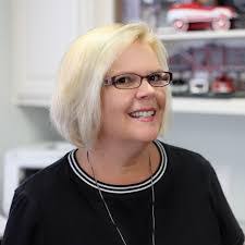 Candice Ewing's Instagram, Twitter & Facebook