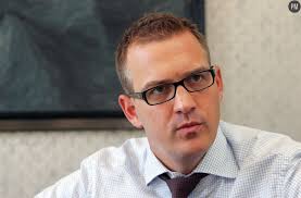 Daniel Kretinsky se sépare du magazine "Public" et entre en "négociation  exclusive" avec le groupe Heroes Media ("VSD")