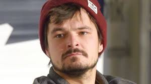 Dawid Ogrodnik był molestowany przez księdza. "Czuję na biodrze jego rękę.  Zrzuciłem ją... Niestety po chwili wróciła..."