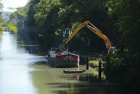 Chantier Fluvial Canal De Meaux Chalifert Transport Des Deblais Provenant Du Chantier Du Bassin 26b Economie Circulaire Biodiversite Environnement Naturel