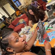 Evelyn Leo's Instagram, Twitter & Facebook