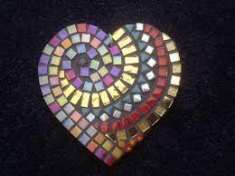 this is a handmade mosaic heart this handcrafted wall hanging will brighten up any room or make a great gift height 15cm width 15 5cm material ビンテージ ハンドメイド タイル