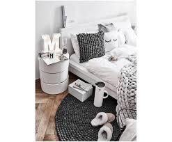 Verwenden sie diese schale und kleben sie aufkleber auf kinderzimmer, schlafzimmer und gästezimmer zimmer wände, kleben sie es auf spiegel, rahmen, oder verwenden sie es als. Kissen Bergen Mit Kleinen Stoffkugeln Mit Inlett Westwingnow Skandinavisches Schlafzimmer Bett Kissen Bettwasche Schwarz