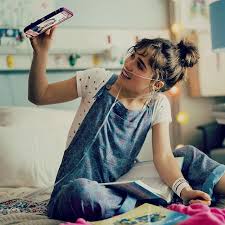 Stella, diciassettenne, trascorre la maggior parte del tempo in ospedale perché affetta da fibrosi cistica. Altadefinizione01 A Un Metro Da Te A Un Metro Da Te Badtaste It Stella Ha Una Malattia Genetica La Fibrosi Cistica Che La Costringe A Lunghi Periodi Di Degenza Tammara Arent