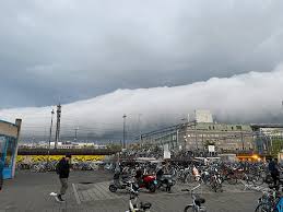 Er trekt momenteel noodweer over nederland. Stevig Onweer In Nederland Weerplaza Nl