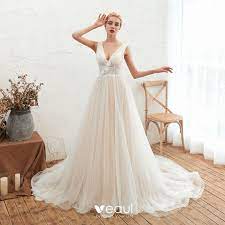 Unsere neueste kollektion umfasst zeitlose, majestätische brautkleider mit romantischen elementen. Erschwinglich Champagner Garten Im Freien Sommer Brautkleider Hochzeitskleider 2019 A Linie Tiefer V Ausschnitt Armellos Ruckenfreies