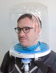 Coronavirus: emprendedores argentinos diseñaron un casco que puede evitar  el uso del respirador