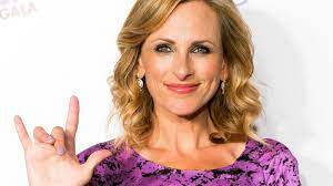 Marlee matlin's performance at super bowl 50 is a fantastic depiction of ableism and audism. How Marlee Matlin Helped Force Streaming Video Closed Captions Into Digital Age Abc News