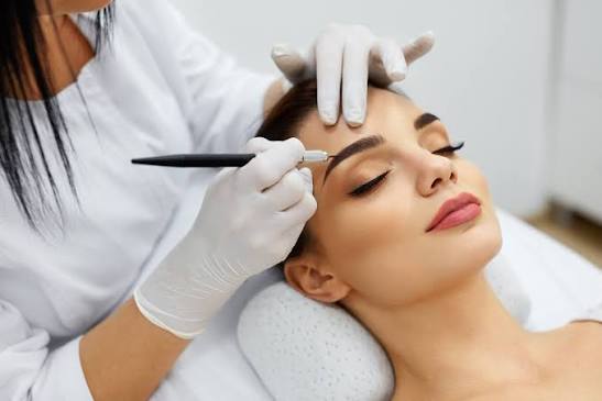 Illustrative natural brow and lip definition