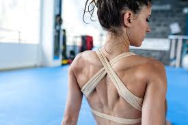 Bei der vorherigen übung hast du vielleicht gemerkt, dass die wenn er dir zu hart ist, kannst du auch ein handtuch herumwickeln. 3 Ruckenubungen Fur Zuhause Die Ihre Muskulatur Starken Vogue Germany