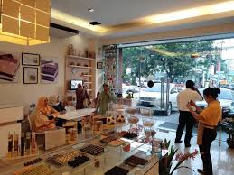 Meski punya produk yang serba premium, dapur cokelat tetap mematok harga yang masih terjangkau. 3 Alamat Dapur Cokelat Makassar Harga Kue Coklat Delivery Kota Dimana Pengayoman Perintis Jejakpiknik Com