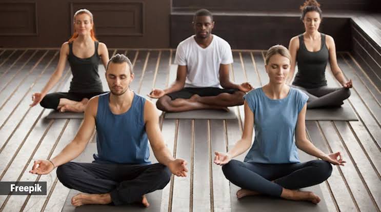 Here's why you should eat in the Sukhasana pose | Fitness News - The Indian  Express