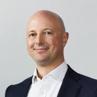 Nadia Leach's Instagram, Twitter & Facebook