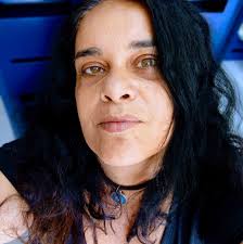 Viva o Brasil que canta, atua, se expressa, se o pensa e pode ser feliz.  Viva o cinema brasileiro, que repete a alegria e o orgulho do ano passado,  com mais camadas