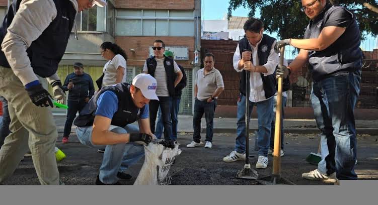 Federico Chávez impulsa bacheo y alumbrado en colonia Letrán Valle