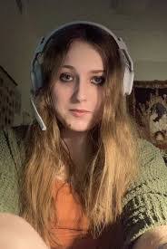 Katie Lemmon's Instagram, Twitter & Facebook