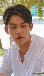 Ameera yang sebenarnya masih berhubungan sulit dengan kekasihnya, haris berpakat untuk memecah belahkan hubungan farhan dan natasya demi rancangan jahat mereka. Mygreymemoriesss Sarawat In Episode 1 Of 2gether The Series Bright Pictures Episode Fangirl