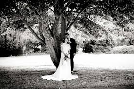 Der ultimative guide für eure hochzeitskleider. Hochzeit Brautpaarshooting In Schwarzweiss Im Schlosspark Weinheim Hochzeitsfotograf Fotograf Hochzeitsfotografie