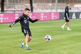 Он играет на позиции центр. Bayern Munich S Tiago Dantas Clear For Return After Lower Leg Injury Bavarian Football Works