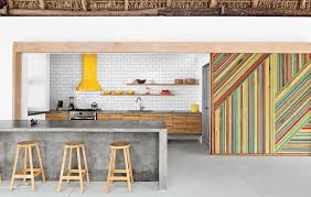 Jedoch zeichnen sich auf der porosen oberflache verstarkt unregelmassigkeiten und grossere poren ab welche die kuchenarbeitsplatte anfallig machen. Arbeitsplatte Aus Beton 30 Ideen Fur Oberflache In Der Kuche