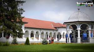 Живоносный источник) sau vinerea izvorului tămăduirii este un praznic al maicii domnului așezat de biserica ortodoxă în vinerea din săptămâna luminată, amintind de una din minunile maicii domnului. Manastirea Ghighiu Izvorul Tamaduirii Youtube