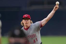 McCoy: Reds fumble three straight bunts, drop fifth straight game in series opener in San Diego
