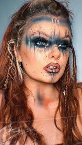 Anne Cushing's Instagram, Twitter & Facebook