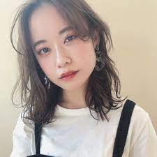 ヘアカタログの最新記事一覧 マキアオンライン maquia online ヘアスタイル 前髪なし ミディアム ヘア