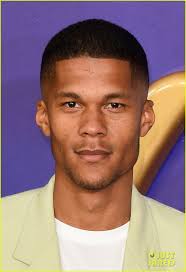 Naomi Scott & Mena Massoud Join Will Smith at 'Aladdin's London Premiere!:  Photo 1234283