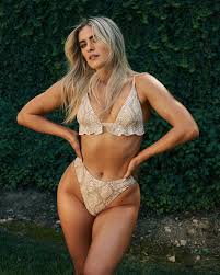 Whitney Simmons - Free pics, galleries & more at Babepedia