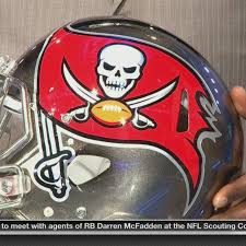 The buccaneers unveiled a slightly altered logo and helmet on february 20, 2014. Buccaneers Reveal New Logo Helmets Sbnation Com