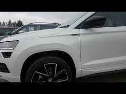 Į vidutinio dydžio suv klasę škoda kodiaq įveda platų saugos funkcijų ir pagalbinių sistemų asortimentą, kuris anksčiau buvo siūlomas tik prabangiuose automobiliuose. Skoda Karoq Sportline Moon White Skoda Karoq Review