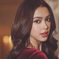 She got into the industry at the age of 14 because her mom's friend is close with p'dtuk janjira (the producer of duang malee manee jun production). Patricia Good On Twitter Hey