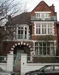 Occorrente un cartoncino leggero in formato a3 di colore verde scuro un righello una matita bianca una gomma da cancellare nastro biadesivo cartoncino rosso per la piuma procedimento. La Casa Donde Nacio Peter Pan A La Venta Elmundo Es